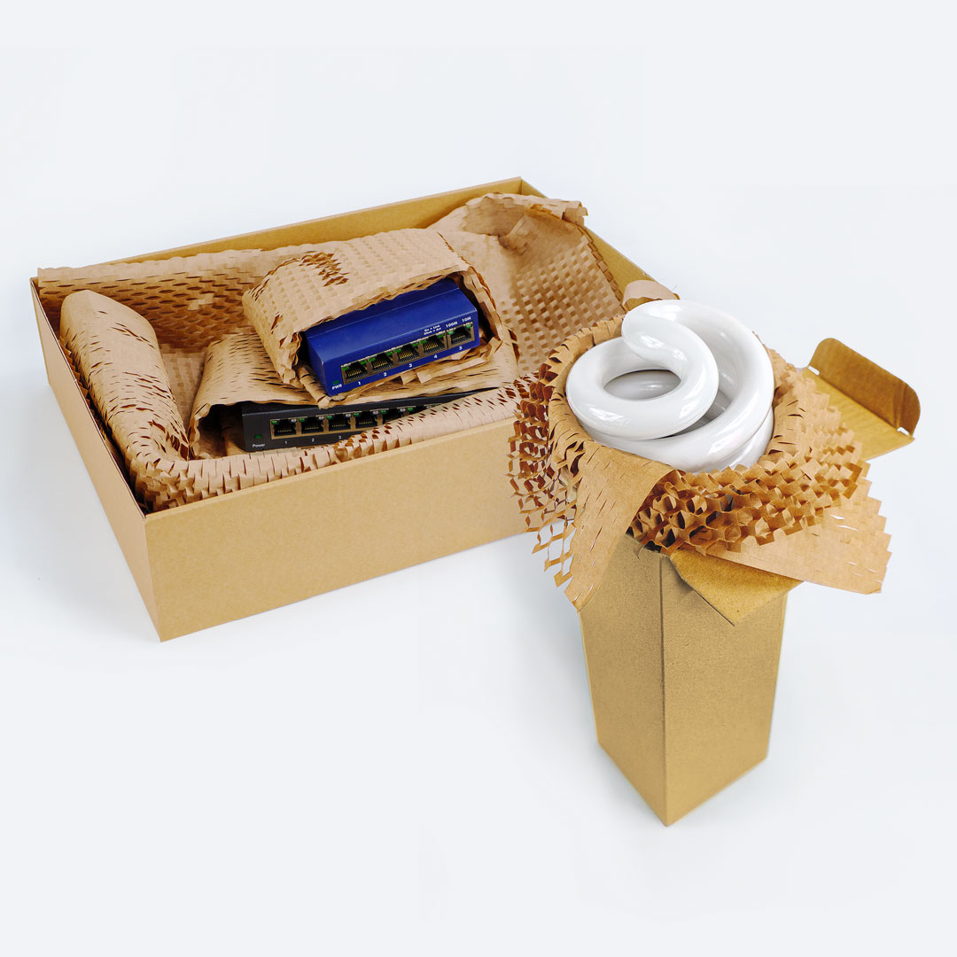 Elektronik und LED Lampe verpackt in Honeycomb Papier